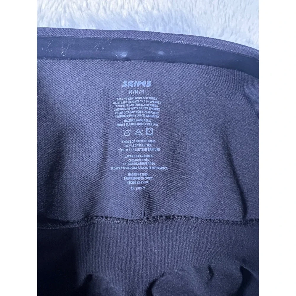 SKIMS Womens Sculpting Shorts Size Medium Black High Waist Compression Shapewear
